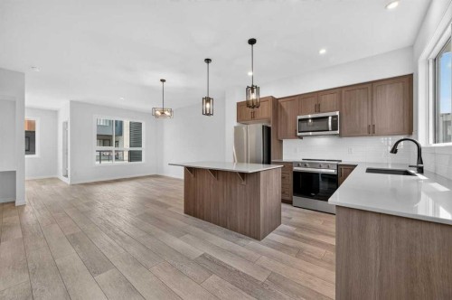 405-81 Midtown Boulevard Sw, Airdrie, AB - Indoor Photo Showing Kitchen With Upgraded Kitchen