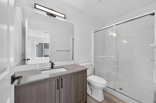 405-81 Midtown Boulevard Sw, Airdrie, AB - Indoor Photo Showing Bathroom