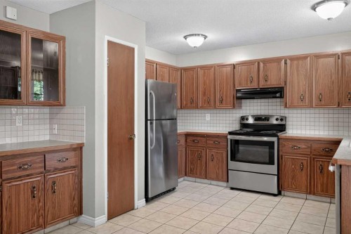 6724 22 Avenue Ne, Calgary, AB - Indoor Photo Showing Kitchen