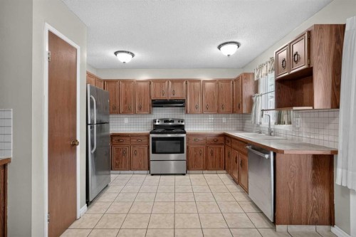 6724 22 Avenue Ne, Calgary, AB - Indoor Photo Showing Kitchen With Stainless Steel Kitchen