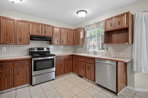 6724 22 Avenue Ne, Calgary, AB - Indoor Photo Showing Kitchen