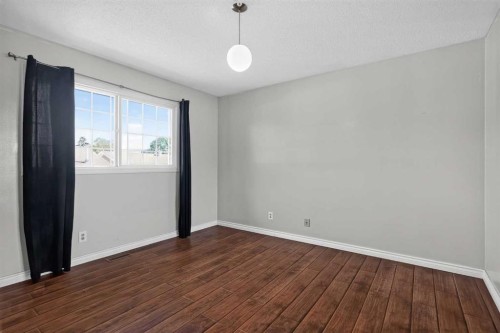 6724 22 Avenue Ne, Calgary, AB - Indoor Photo Showing Other Room