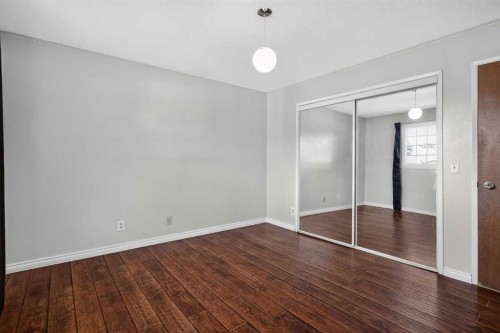 6724 22 Avenue Ne, Calgary, AB - Indoor Photo Showing Other Room