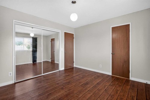 6724 22 Avenue Ne, Calgary, AB - Indoor Photo Showing Other Room