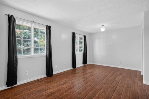 6724 22 Avenue Ne, Calgary, AB - Indoor Photo Showing Other Room