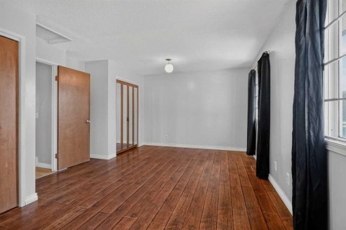6724 22 Avenue Ne, Calgary, AB - Indoor Photo Showing Other Room