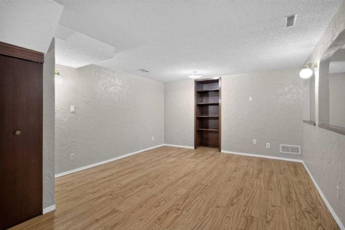 6724 22 Avenue Ne, Calgary, AB - Indoor Photo Showing Other Room