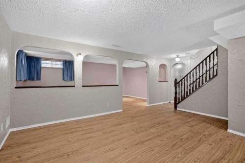 6724 22 Avenue Ne, Calgary, AB - Indoor Photo Showing Other Room