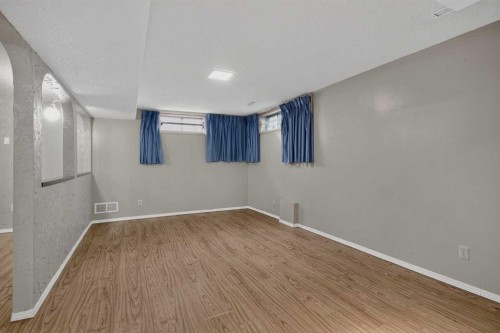 6724 22 Avenue Ne, Calgary, AB - Indoor Photo Showing Other Room