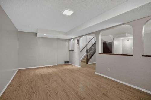 6724 22 Avenue Ne, Calgary, AB - Indoor Photo Showing Other Room