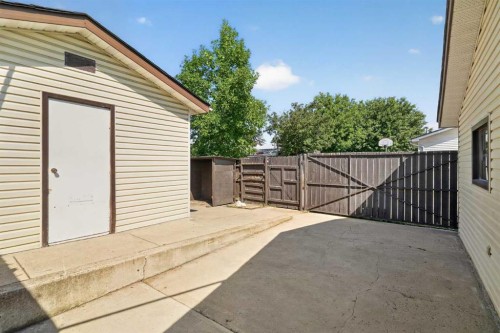 6724 22 Avenue Ne, Calgary, AB - Outdoor With Exterior