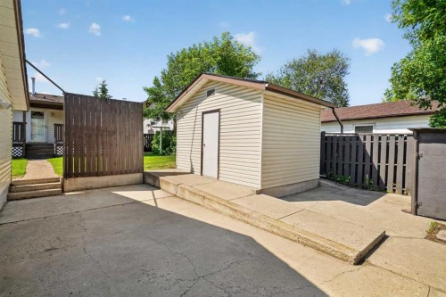 6724 22 Avenue Ne, Calgary, AB - Outdoor With Exterior