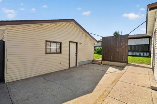 6724 22 Avenue Ne, Calgary, AB - Outdoor With Exterior