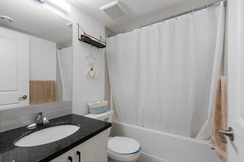 238 Livingston Common Ne, Calgary, AB 