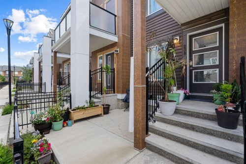 238 Livingston Common Ne, Calgary, AB 