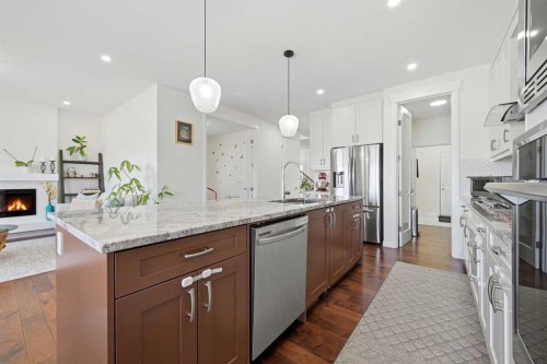 838 Edgefield Street, Strathmore, AB - Indoor Photo Showing Kitchen With Upgraded Kitchen