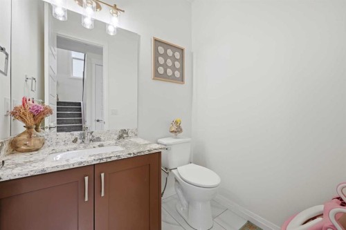 838 Edgefield Street, Strathmore, AB - Indoor Photo Showing Bathroom