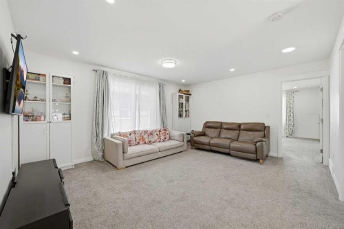 838 Edgefield Street, Strathmore, AB - Indoor Photo Showing Living Room