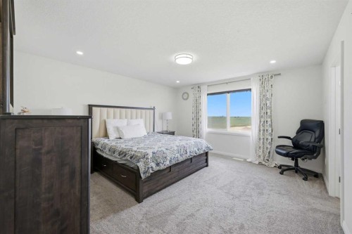 838 Edgefield Street, Strathmore, AB - Indoor Photo Showing Bedroom
