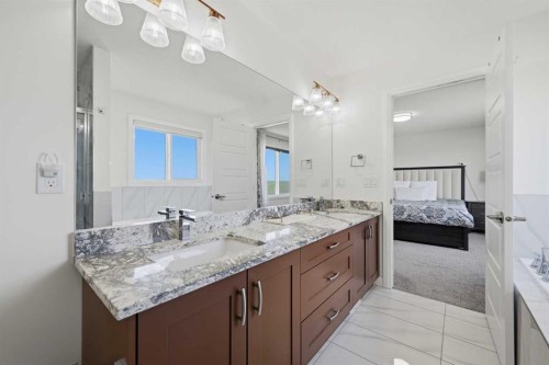 838 Edgefield Street, Strathmore, AB - Indoor Photo Showing Bathroom