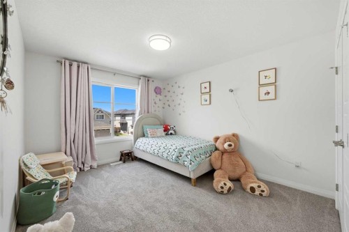 838 Edgefield Street, Strathmore, AB - Indoor Photo Showing Bedroom
