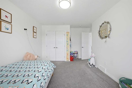 838 Edgefield Street, Strathmore, AB - Indoor Photo Showing Bedroom