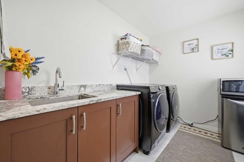 838 Edgefield Street, Strathmore, AB - Indoor Photo Showing Laundry Room