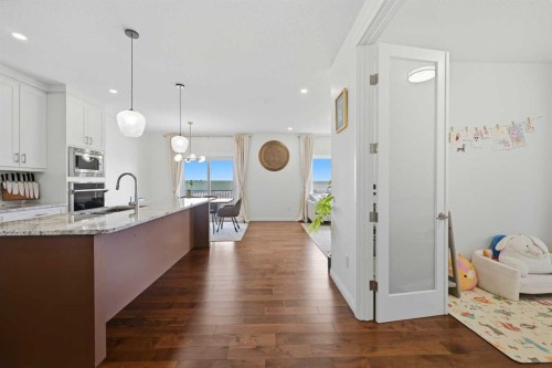 838 Edgefield Street, Strathmore, AB - Indoor Photo Showing Kitchen With Upgraded Kitchen
