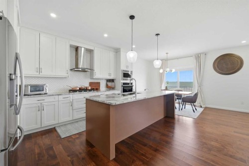 838 Edgefield Street, Strathmore, AB - Indoor Photo Showing Kitchen With Upgraded Kitchen