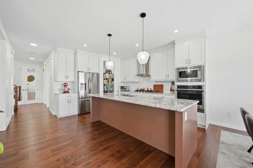 838 Edgefield Street, Strathmore, AB - Indoor Photo Showing Kitchen With Upgraded Kitchen