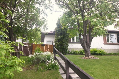 515 Blackthorn Road NE Calgary, AB T2K 4X8