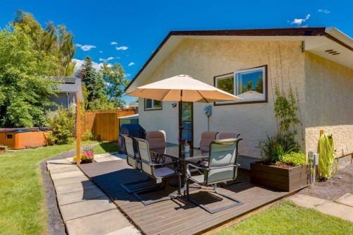23 Deer Lane Place Se, Calgary, AB 
