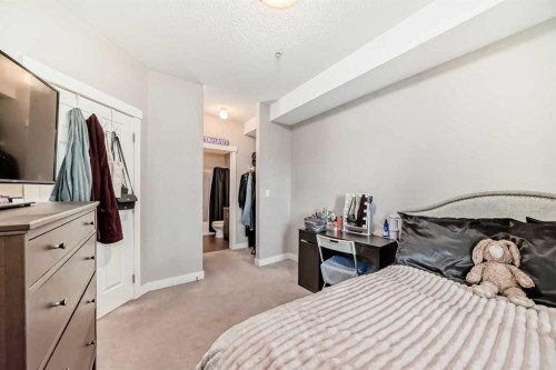 211-3950 46 Avenue Nw, Calgary, AB - Indoor Photo Showing Bedroom