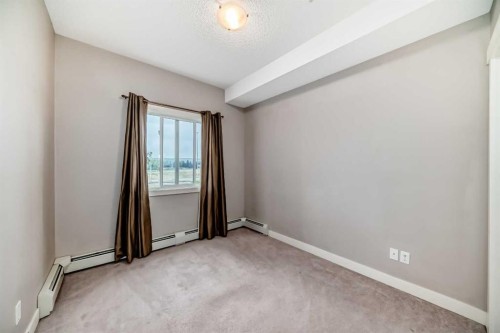 211-3950 46 Avenue Nw, Calgary, AB - Indoor Photo Showing Other Room