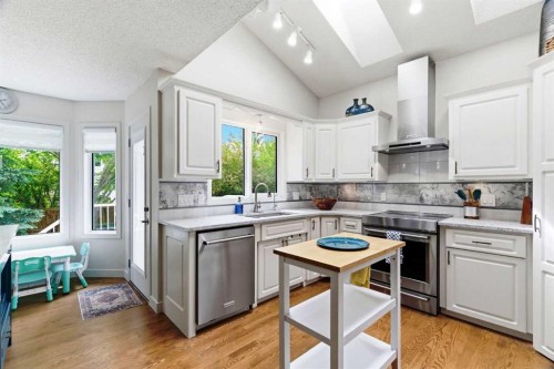 67 Douglas Shore Close Se, Calgary, AB 