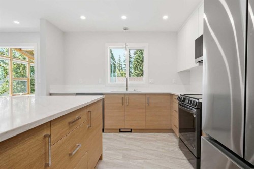 1018 10 Avenue Se, High River, AB - Indoor Photo Showing Kitchen