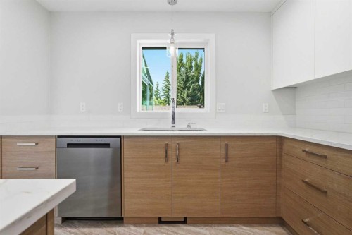 1018 10 Avenue Se, High River, AB - Indoor Photo Showing Kitchen