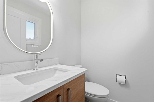 1018 10 Avenue Se, High River, AB - Indoor Photo Showing Bathroom
