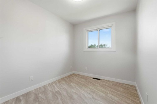 1018 10 Avenue Se, High River, AB - Indoor Photo Showing Other Room