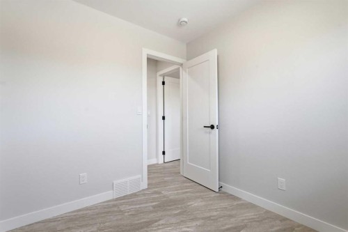 1018 10 Avenue Se, High River, AB - Indoor Photo Showing Other Room