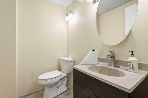 1018 10 Avenue Se, High River, AB - Indoor Photo Showing Bathroom