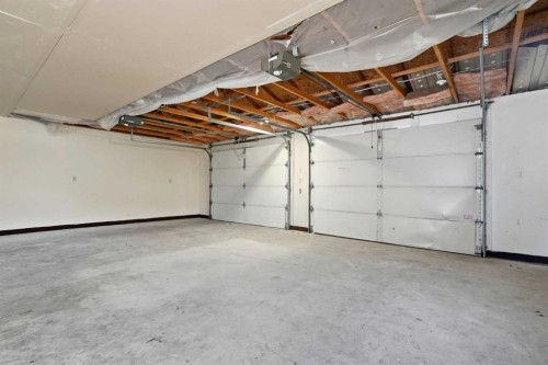 1018 10 Avenue Se, High River, AB - Indoor Photo Showing Garage