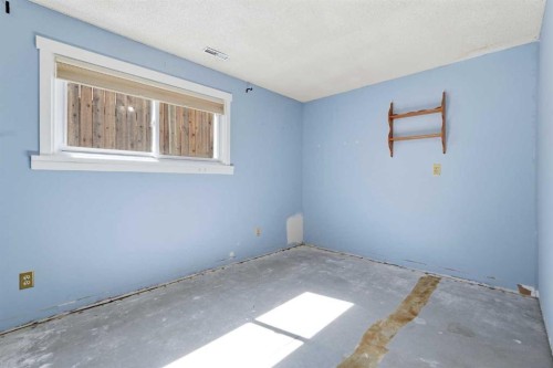 1018 10 Avenue Se, High River, AB - Indoor Photo Showing Other Room