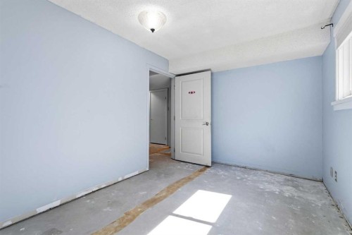 1018 10 Avenue Se, High River, AB - Indoor