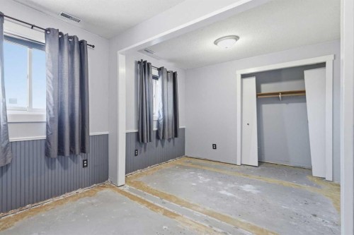 1018 10 Avenue Se, High River, AB - Indoor Photo Showing Other Room