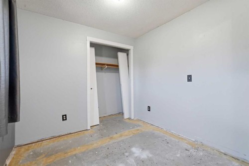 1018 10 Avenue Se, High River, AB - Indoor Photo Showing Other Room