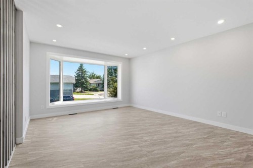 1018 10 Avenue Se, High River, AB - Indoor Photo Showing Other Room