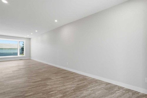 1018 10 Avenue Se, High River, AB - Indoor Photo Showing Other Room