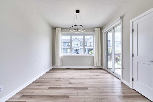102 Crestridge Common Sw, Calgary, AB - Indoor Photo Showing Other Room