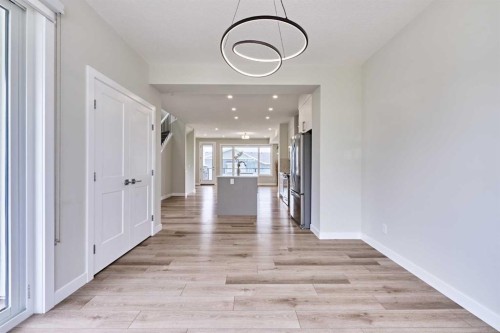 102 Crestridge Common Sw, Calgary, AB - Indoor Photo Showing Other Room